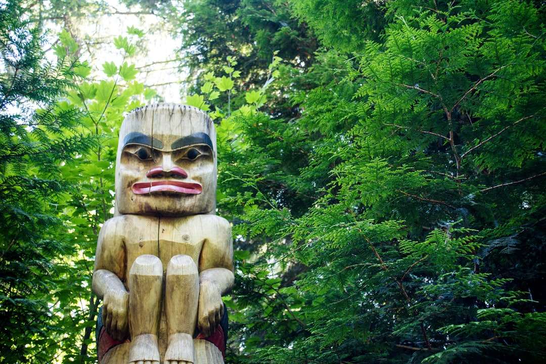 The Meaning of Totem Pole in Dreams: Symbolism Explored